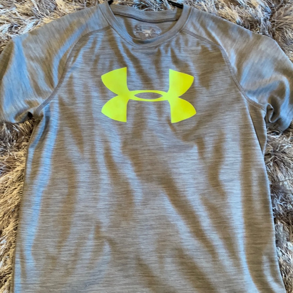 Under armor boy shirt
